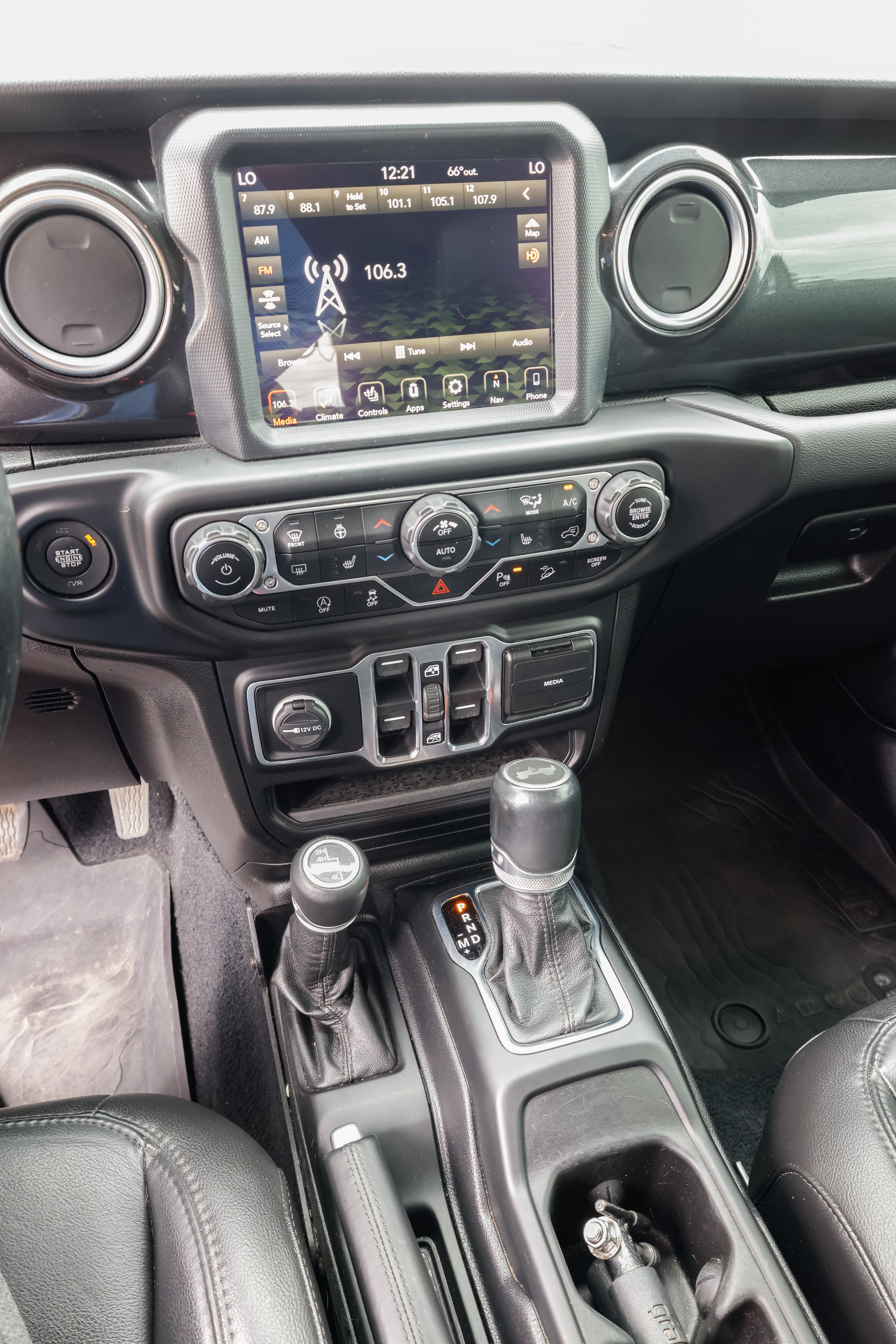 2020 Jeep Wrangler Unlimited Sahara Altitude